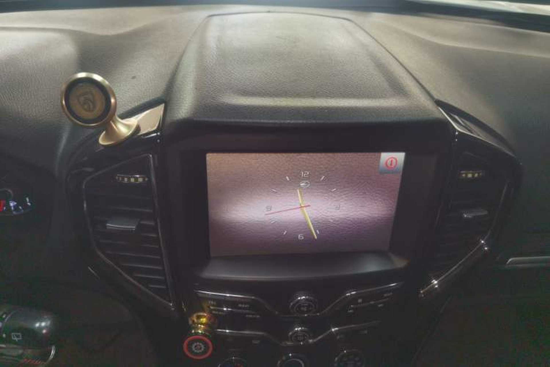 Used Land X8 2015 Explorer Edition 2.0T Gasoline 4x2 Ultra-Luxury Model Audio And AC Panel