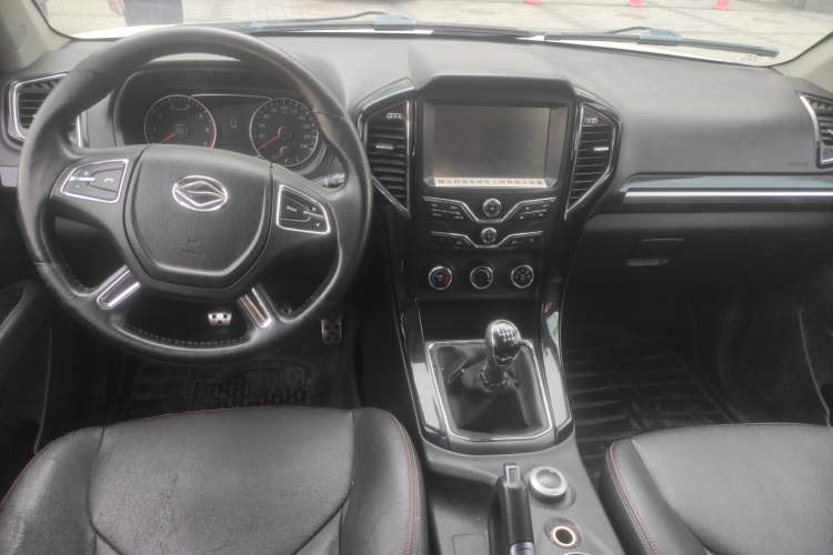 Used Land X8 2015 Explorer Edition 2.0T Gasoline 4x4 Ultra-Luxury Model Center Console