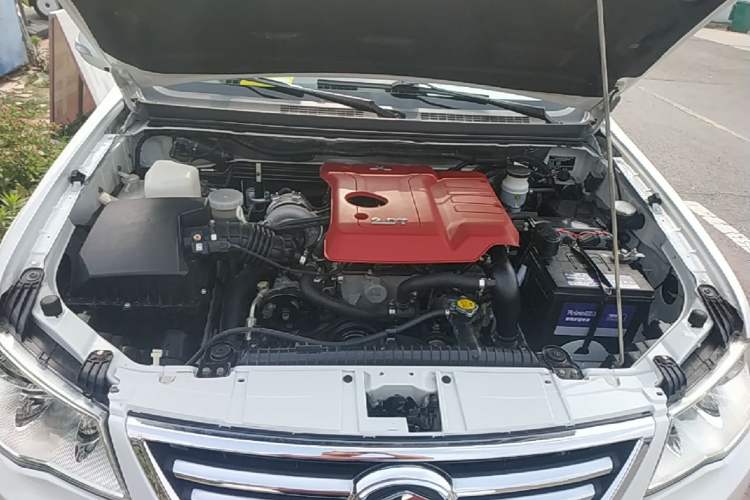 Used Land X8 2015 Explorer Edition 2.0T Gasoline 4x2 Luxury Model Engine Bay