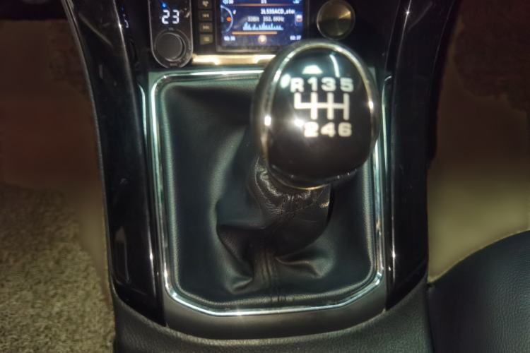 Used Land X8 2015 Explorer Edition 2.0T Gasoline 4x2 Ultra-Luxury Model Gear Lever