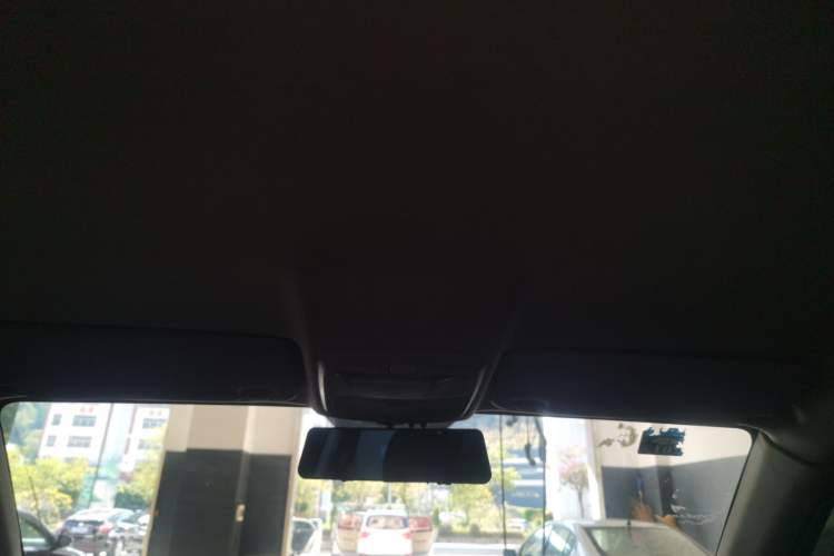 Used Land X8 2015 Explorer Edition 2.0T Gasoline 4x2 Ultra-Luxury Model Headliner