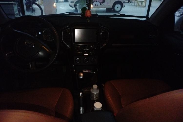 Used Land X8 2015 Explorer Edition 2.0T Diesel 4x2 Luxury Model Interior 2