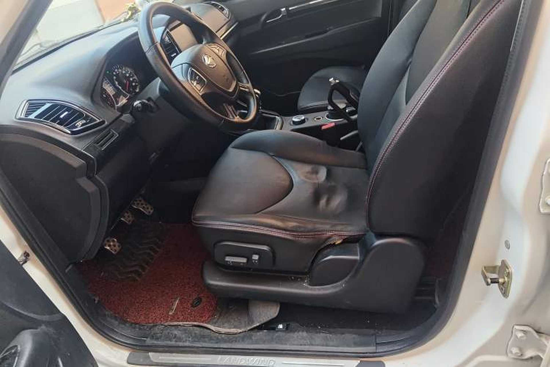 Used Land X8 2015 Explorer Edition 2.0T Gasoline 4x4 Ultra-Luxury Model Left Front Seat