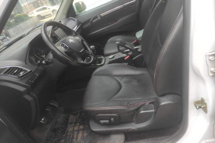 Used Land X8 2015 Explorer Edition 2.0T Gasoline 4x4 Ultra-Luxury Model Left Front Seat