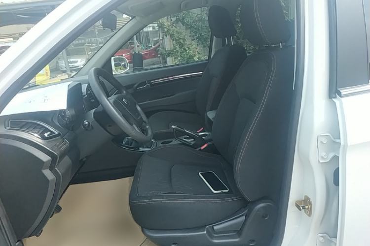 Used Land X8 2015 Explorer Edition 2.0T Gasoline 4x2 Luxury Model Left Front Seat