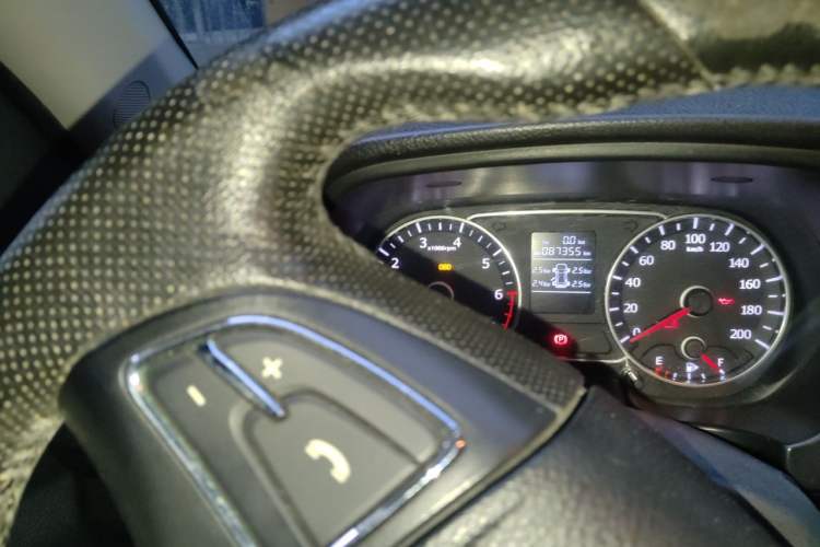 Used Land X8 2015 Explorer Edition 2.0T Gasoline 4x4 Ultra-Luxury Model Odometer Close Up