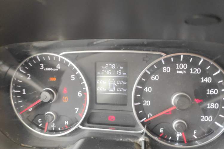 Used Land X8 2015 Explorer Edition 2.0T Gasoline 4x4 Ultra-Luxury Model Odometer Close Up