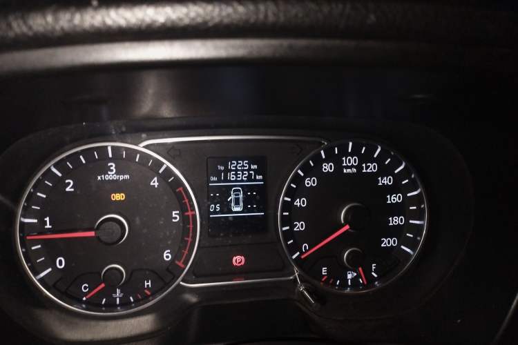 Used Land X8 2015 Explorer Edition 2.0T Diesel 4x2 Luxury Model Odometer Close Up