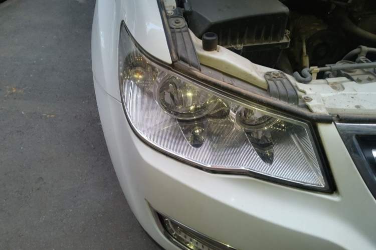 Used Land X8 2015 Explorer Edition 2.0T Gasoline 4x4 Ultra-Luxury Model Right Front Headlight