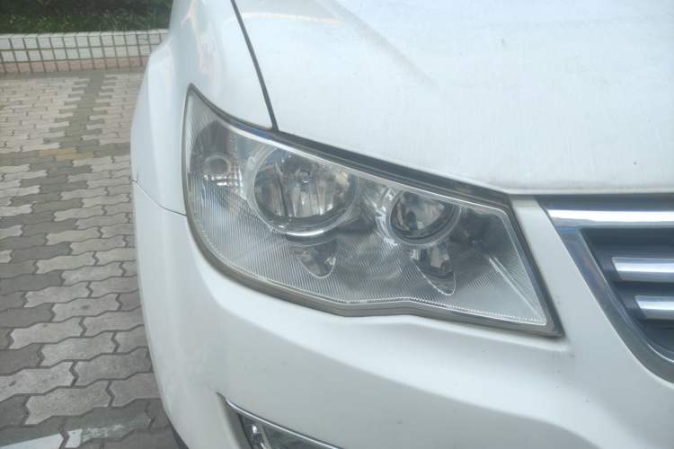 Used Land X8 2015 Explorer Edition 2.0T Gasoline 4x4 Ultra-Luxury Model Right Front Headlight