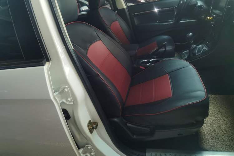 Used Land X8 2015 Explorer Edition 2.0T Gasoline 4x2 Ultra-Luxury Model Right Front Seat
