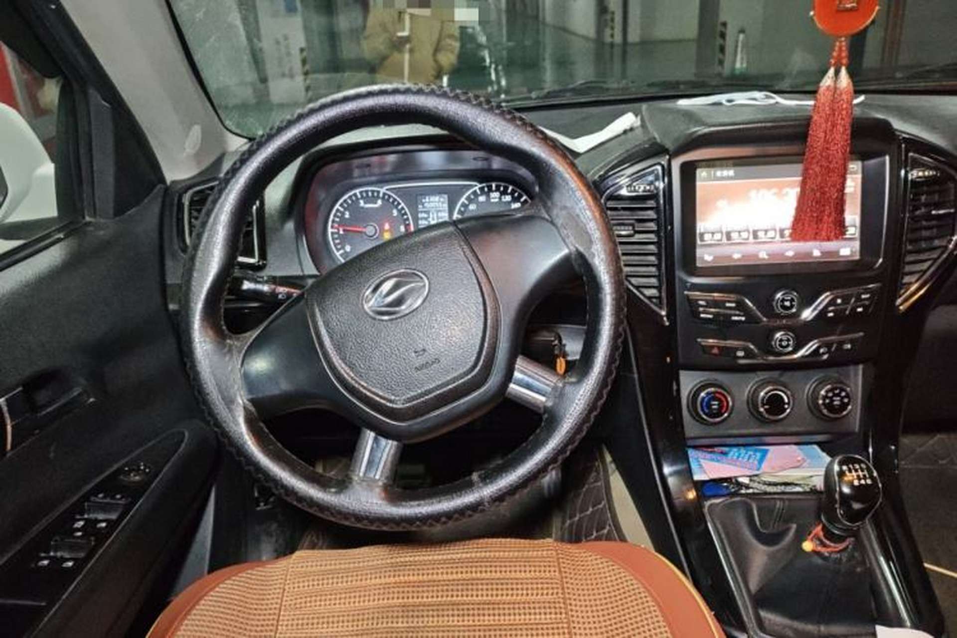 Used Land X8 2015 Explorer Edition 2.0T Gasoline 4x2 Luxury Model Steering Wheel