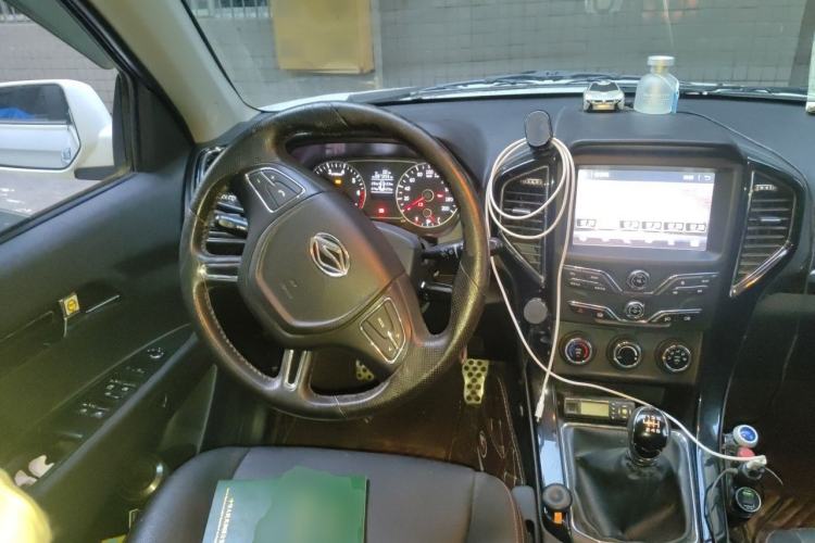 Used Land X8 2015 Explorer Edition 2.0T Gasoline 4x4 Ultra-Luxury Model Steering Wheel