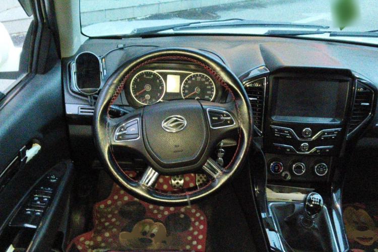 Used Land X8 2015 Explorer Edition 2.0T Gasoline 4x4 Ultra-Luxury Model Steering Wheel