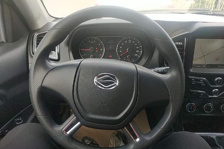 Used Land X8 2015 Explorer Edition 2.0T Gasoline 4x2 Luxury Model Steering Wheel