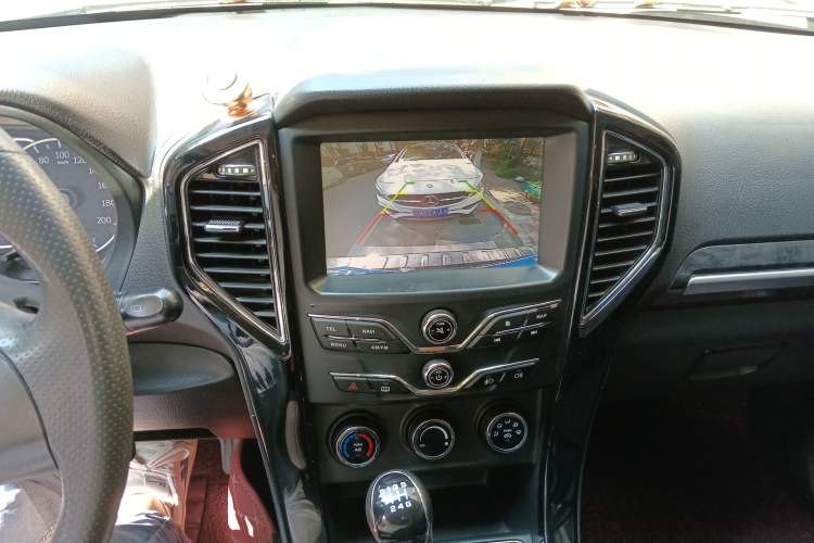 Used Land X8 2017 2.0T Gasoline 4x2 Luxury Edition Audio And AC Panel