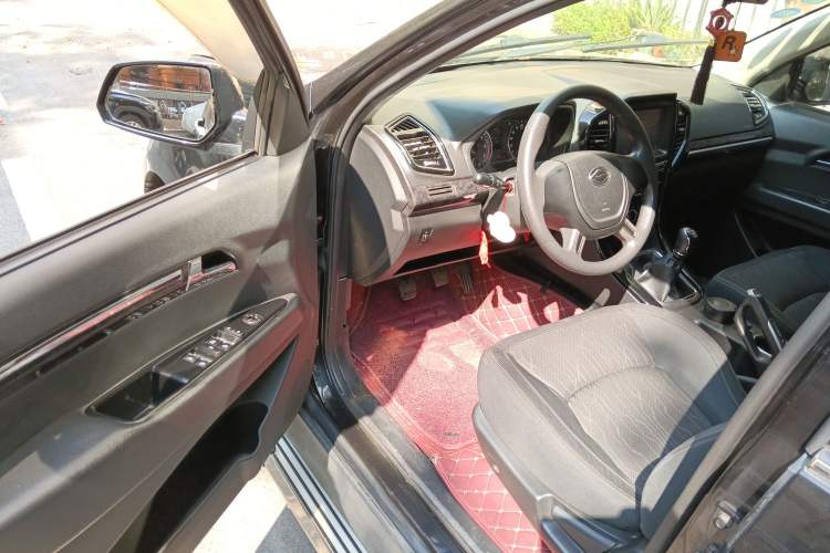 Used Land X8 2017 2.0T Gasoline 4x2 Luxury Edition Driver Seat