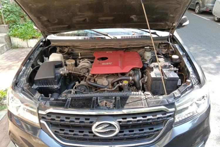 Used Land X8 2017 2.0T Gasoline 4x2 Luxury Edition Engine Bay