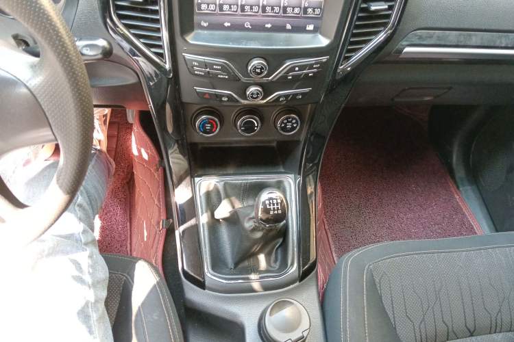 Used Land X8 2017 2.0T Gasoline 4x2 Luxury Edition Gear Lever