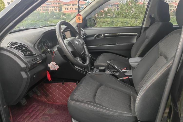 Used Land X8 2017 2.0T Gasoline 4x2 Luxury Edition Interior 2