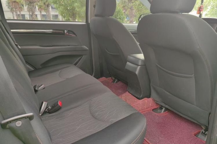 Used Land X8 2017 2.0T Gasoline 4x2 Luxury Edition Interior 4