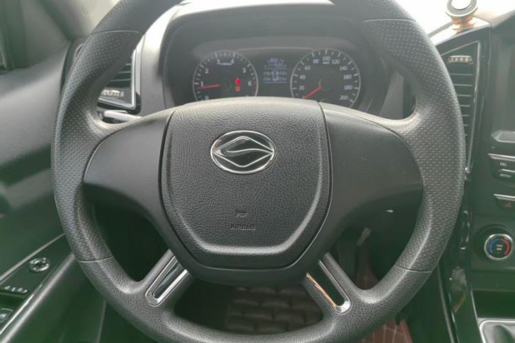 Used Land X8 2017 2.0T Gasoline 4x2 Luxury Edition Interior 8