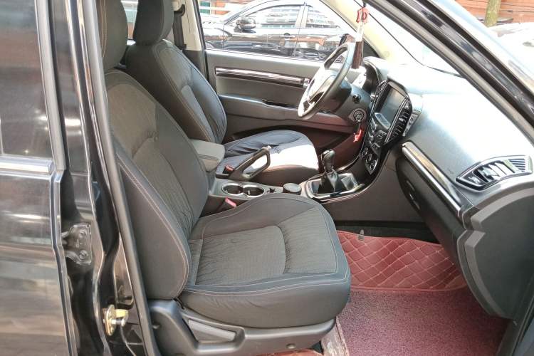 Used Land X8 2017 2.0T Gasoline 4x2 Luxury Edition Right Front Seat