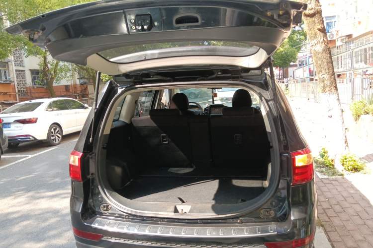Used Land X8 2017 2.0T Gasoline 4x2 Luxury Edition Trunk