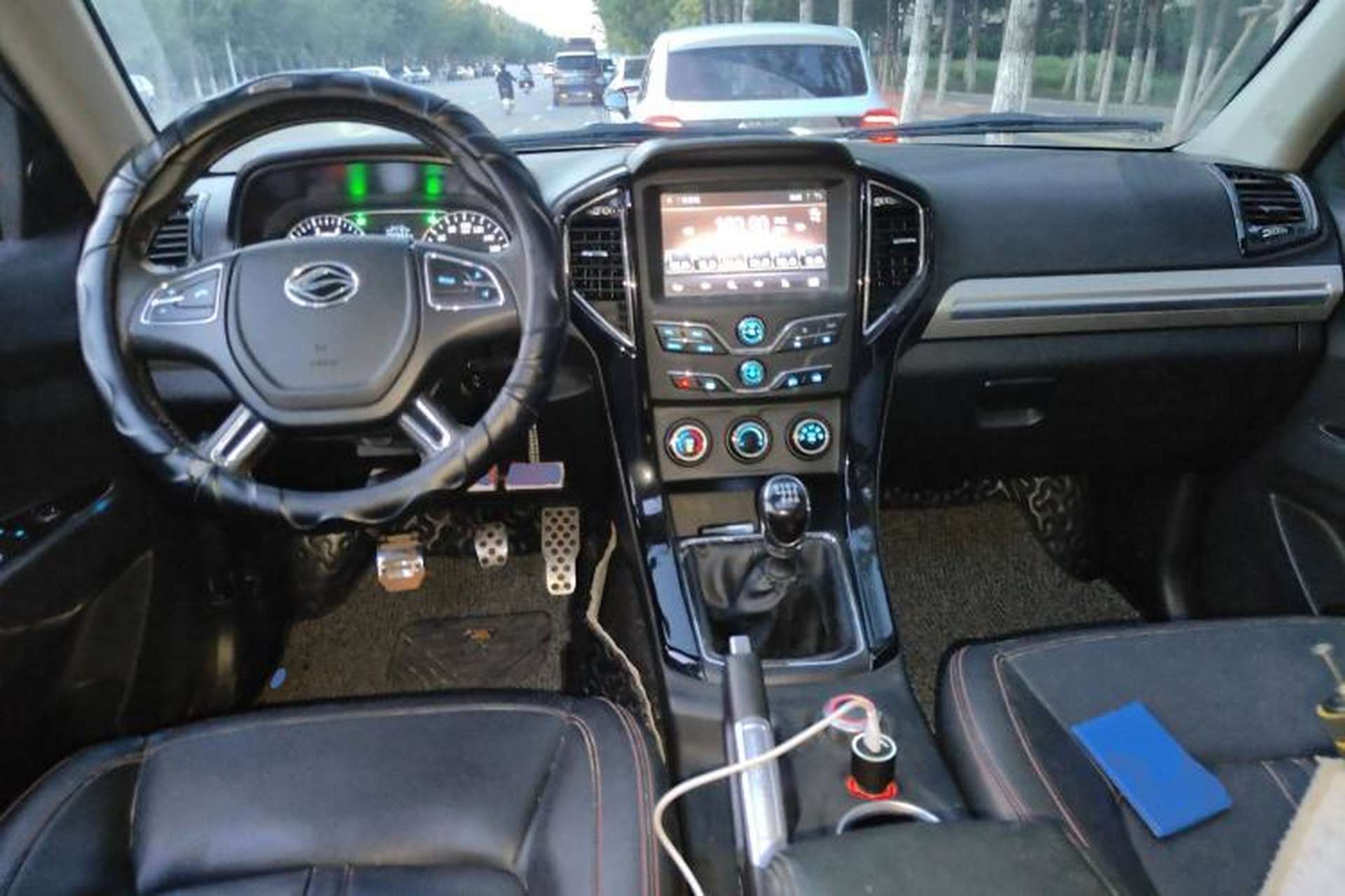 Used Land X8 2017 2.0T Gasoline 4x4 Ultra-Luxury Version Center Console