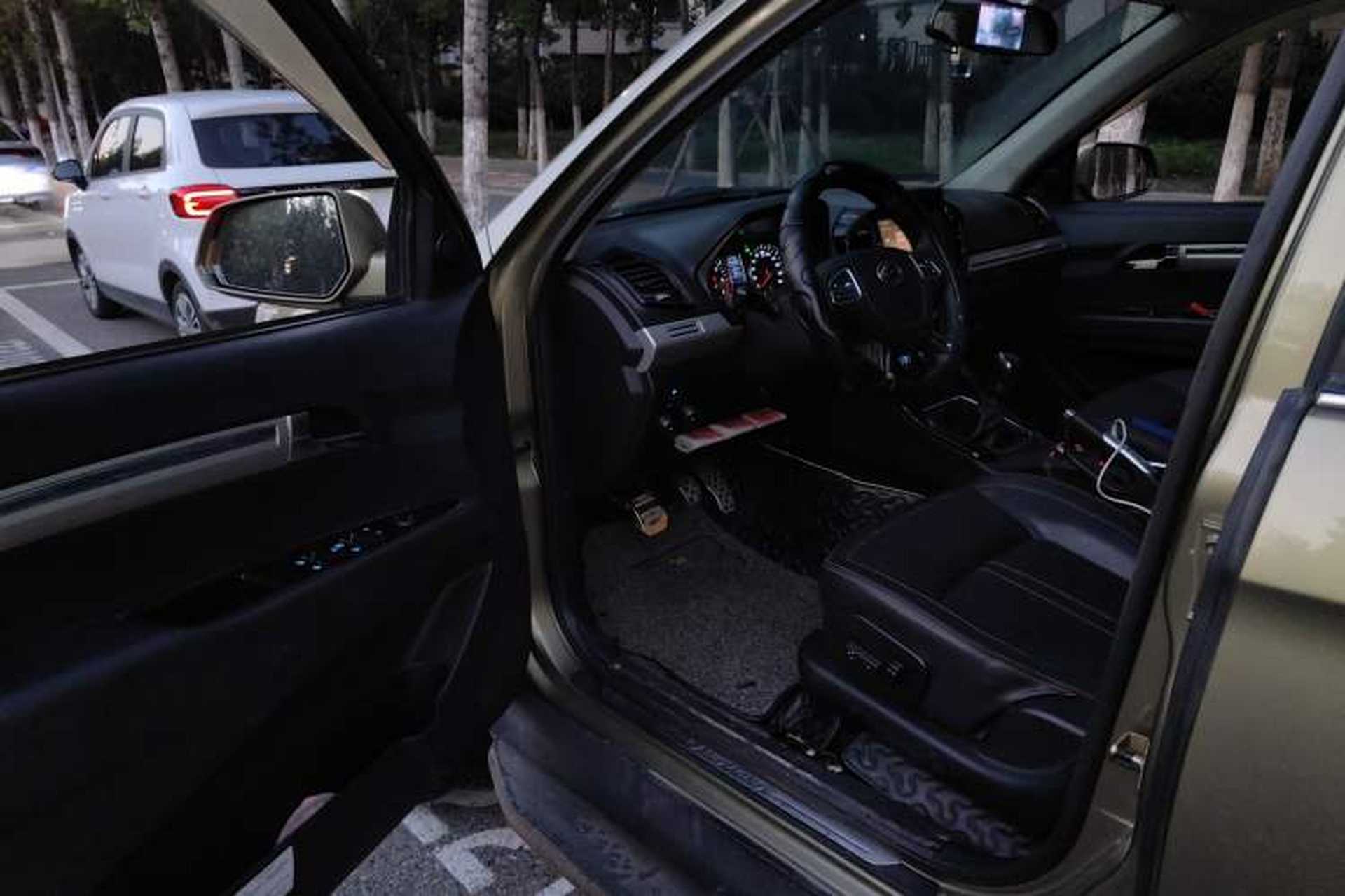 Used Land X8 2017 2.0T Gasoline 4x4 Ultra-Luxury Version Driver Seat