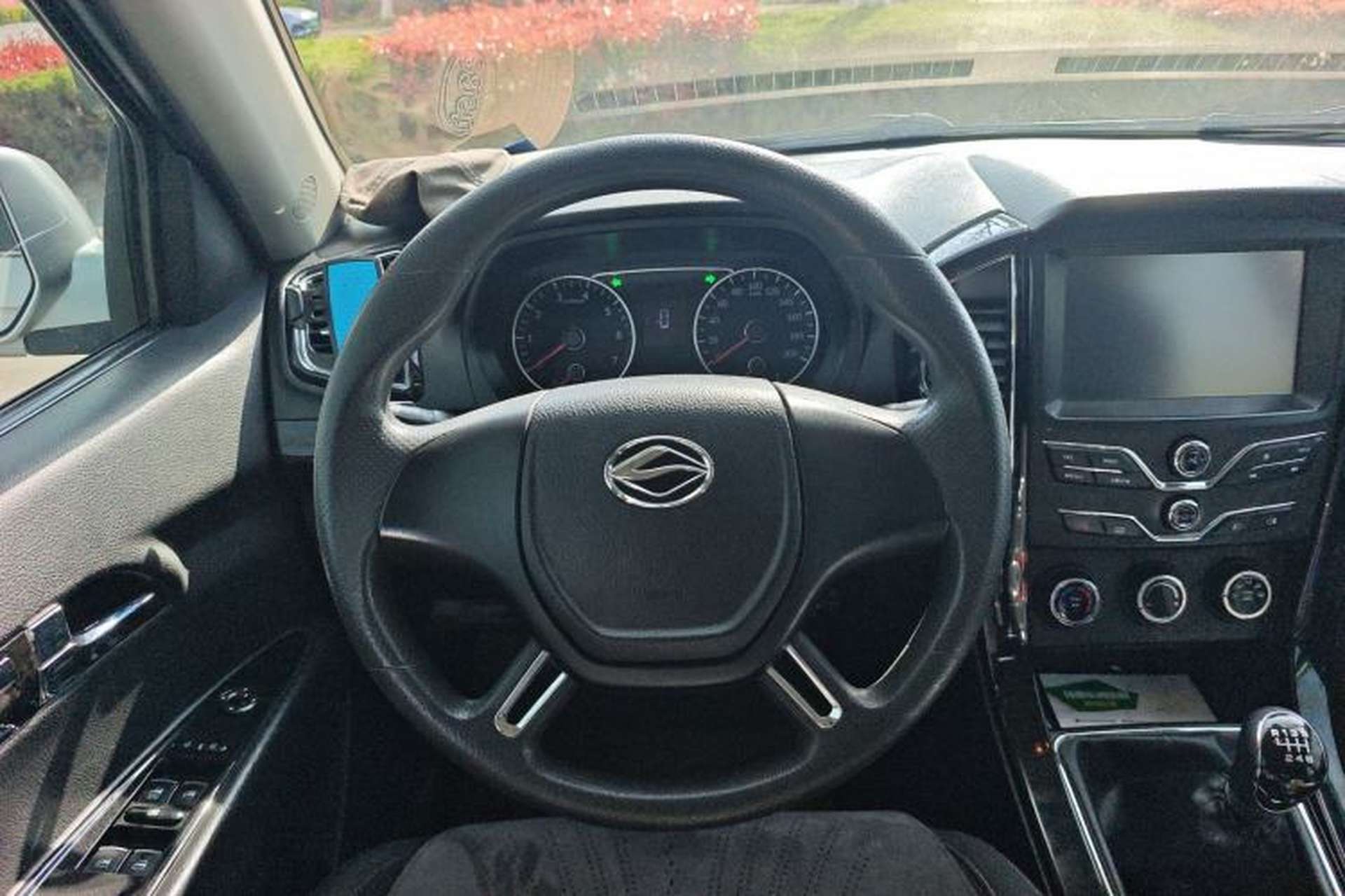 Used Land X8 2017 2.0T Gasoline 4x4 Luxury Model Steering Wheel