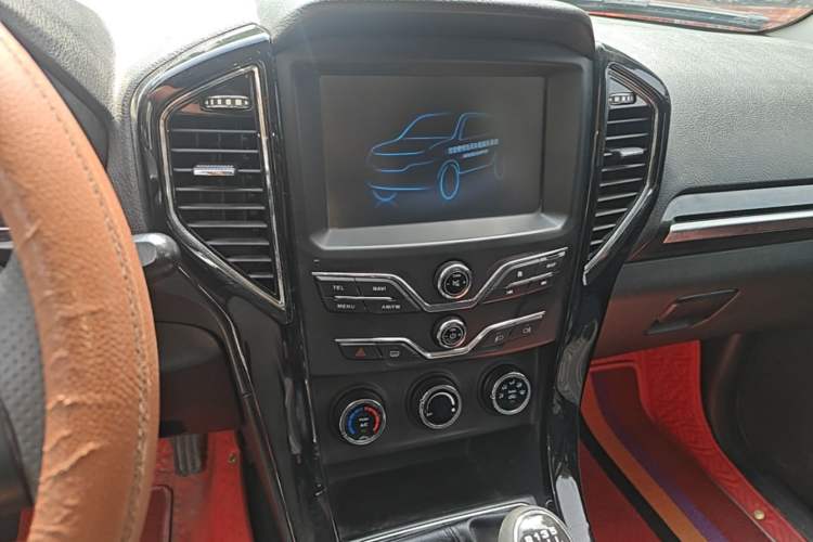 Used Land X8 2017 2.0T Gasoline 4x2 Luxury Edition Audio And AC Panel