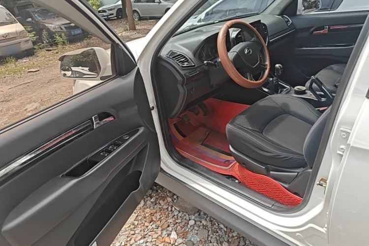 Used Land X8 2017 2.0T Gasoline 4x2 Luxury Edition Driver Seat