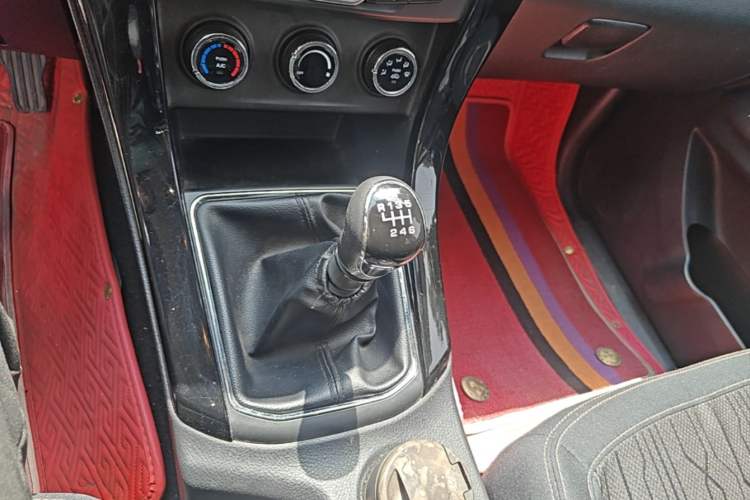 Used Land X8 2017 2.0T Gasoline 4x2 Luxury Edition Gear Lever