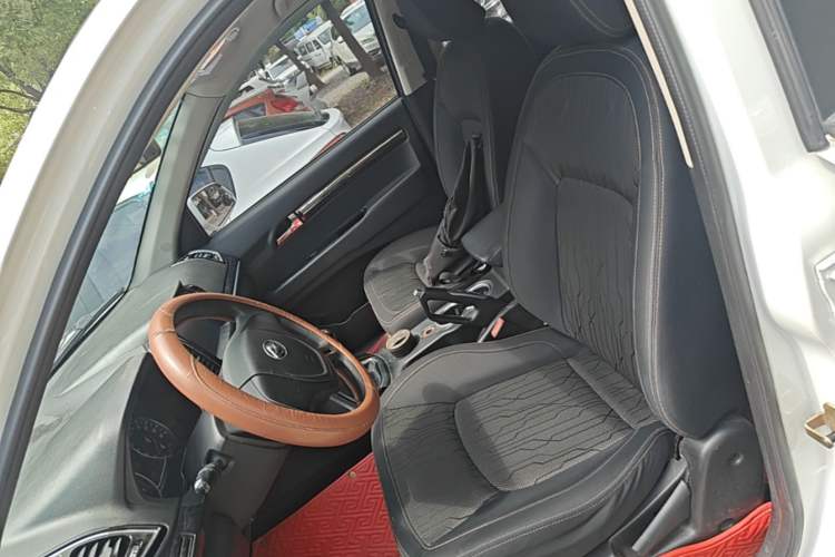 Used Land X8 2017 2.0T Gasoline 4x2 Luxury Edition Left Front Seat