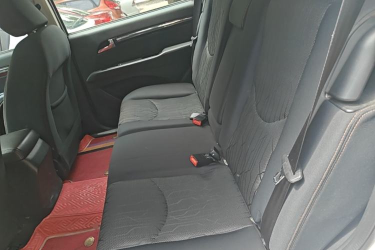 Used Land X8 2017 2.0T Gasoline 4x2 Luxury Edition Left Rear Seat