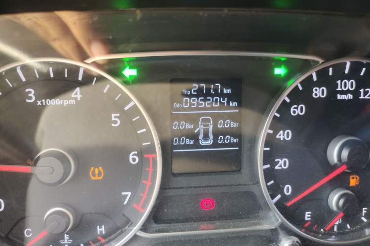 Used Land X8 2017 2.0T Gasoline 4x4 Luxury Model Odometer Close Up