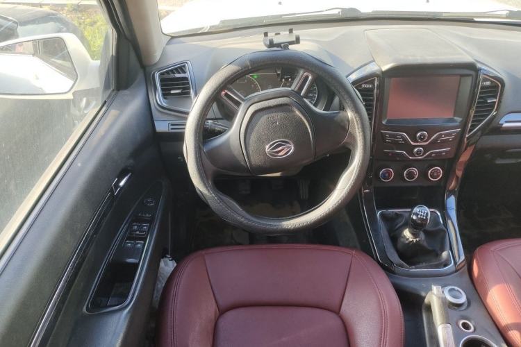 Used Land X8 2017 2.0T Gasoline 4x4 Luxury Model Steering Wheel