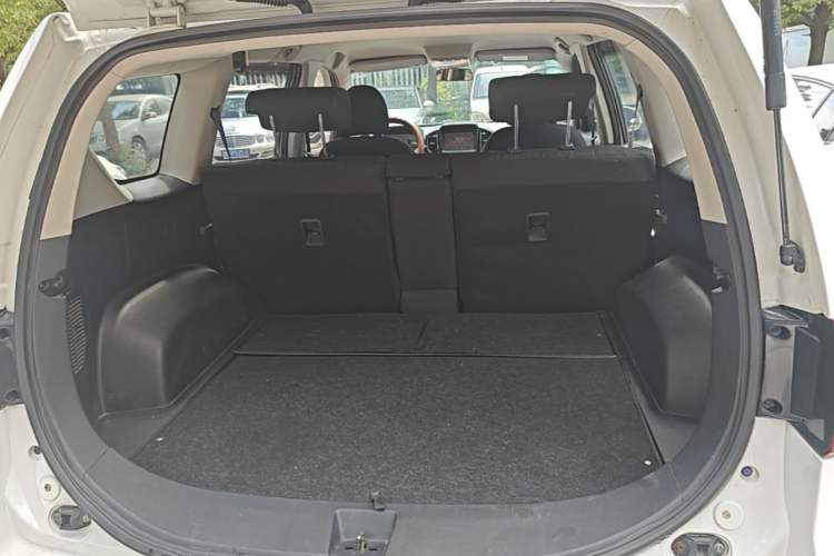 Used Land X8 2017 2.0T Gasoline 4x2 Luxury Edition Trunk