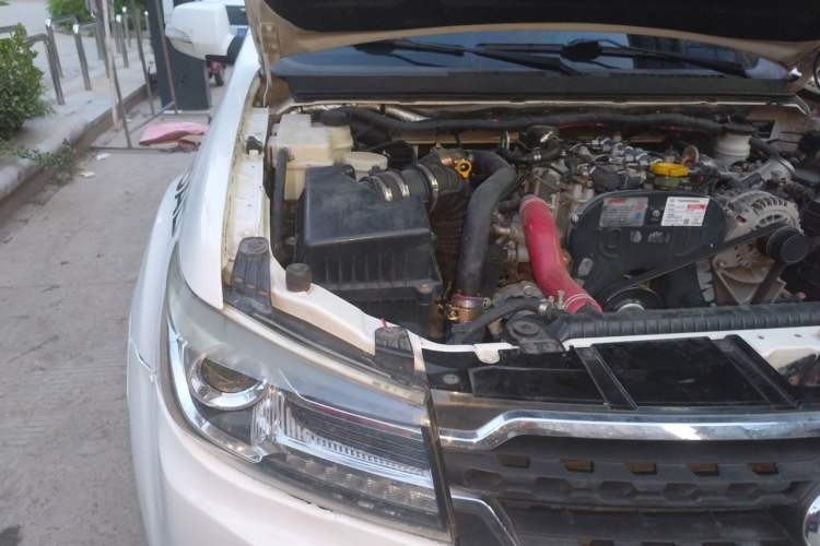 Used Land X8 2018 2.0T Diesel 4x4 Luxury Edition Engine Bay Right