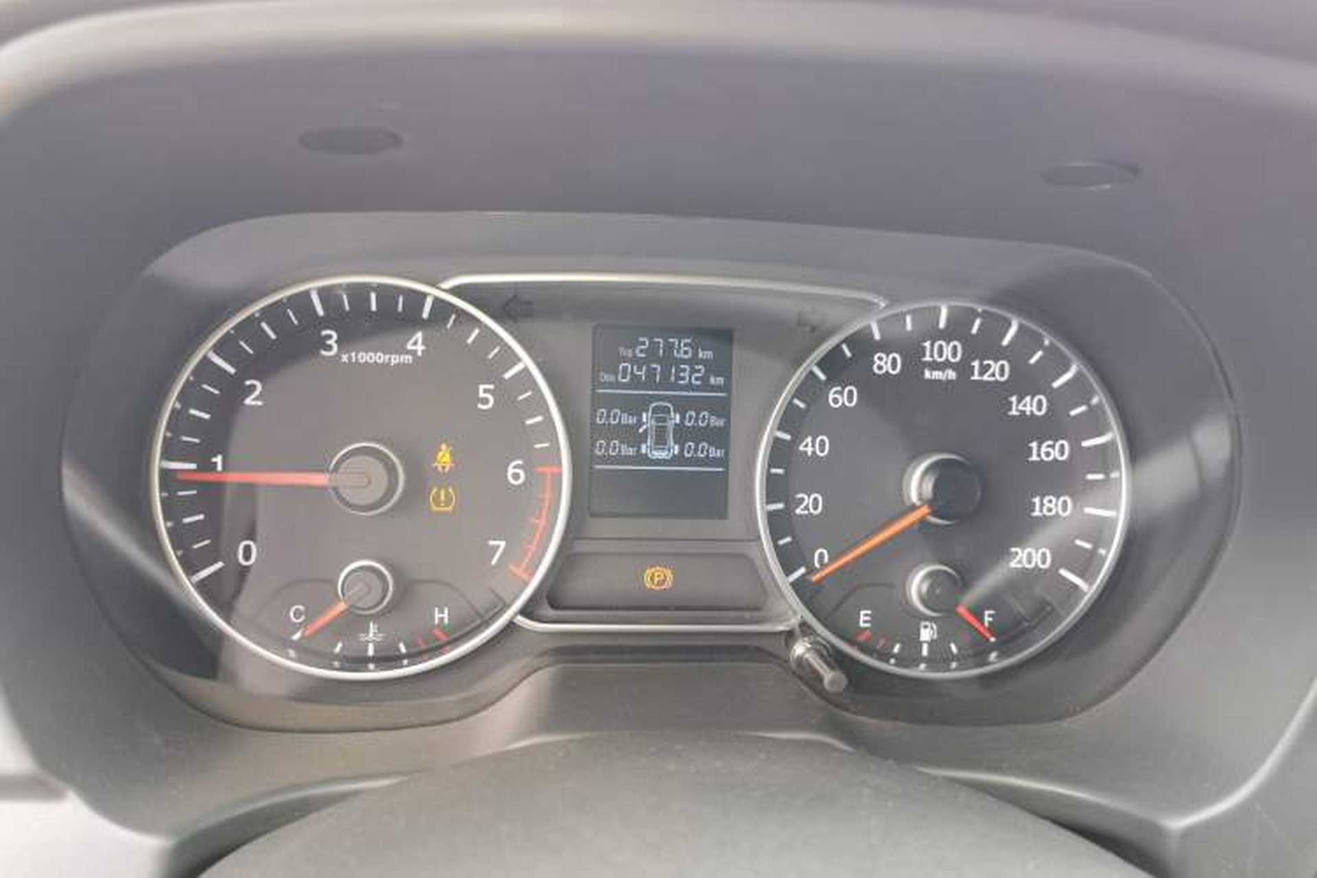 Used Land X8 2018 1.8T Gasoline 4x4 Luxury Model Odometer Close Up