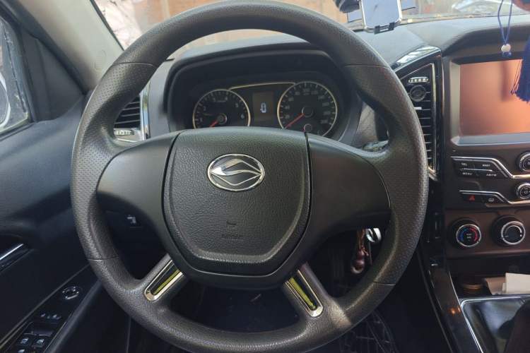 Used Land X8 2018 1.8T Gasoline 4x4 Luxury Model Steering Wheel