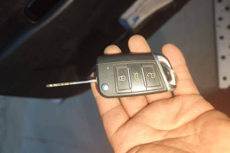 Used Land X8 2018 2.0T Diesel 4x4 Luxury Edition Vehicle Key