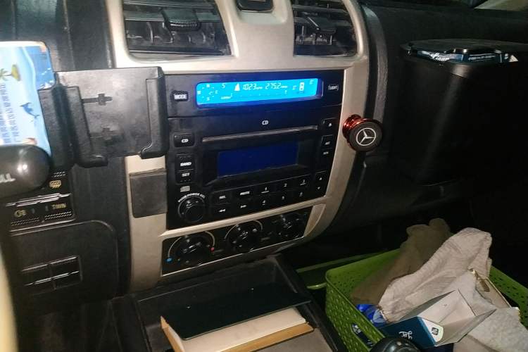 Used Land X9 2009 2.5T VM Two-Wheel Drive Diesel Version Audio And AC Panel