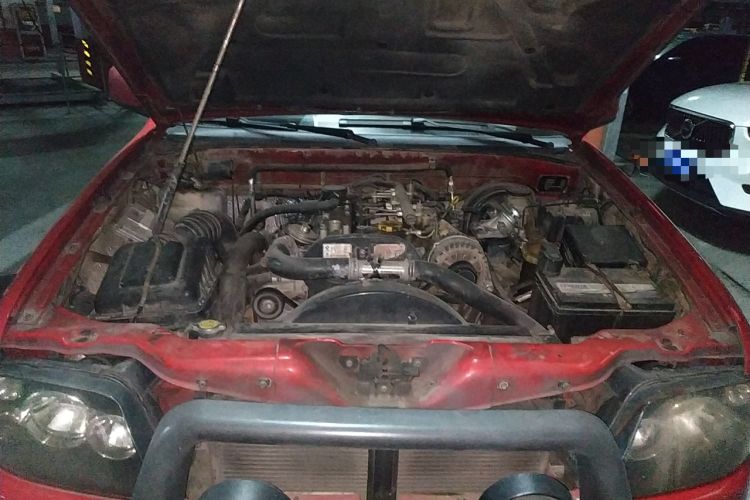 Used Land X9 2009 2.5T VM Two-Wheel Drive Diesel Version Engine Bay