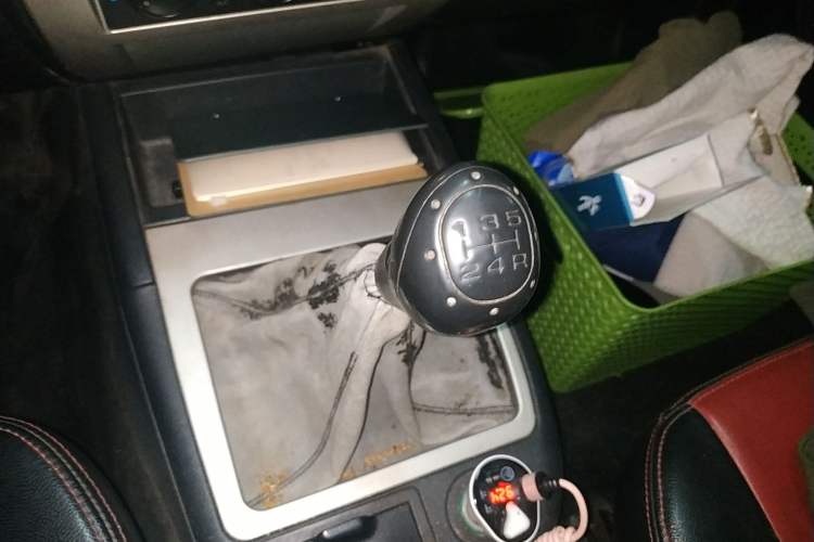 Used Land X9 2009 2.5T VM Two-Wheel Drive Diesel Version Gear Lever