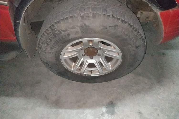 Used Land X9 2009 2.5T VM Two-Wheel Drive Diesel Version Right Front Wheel Hub