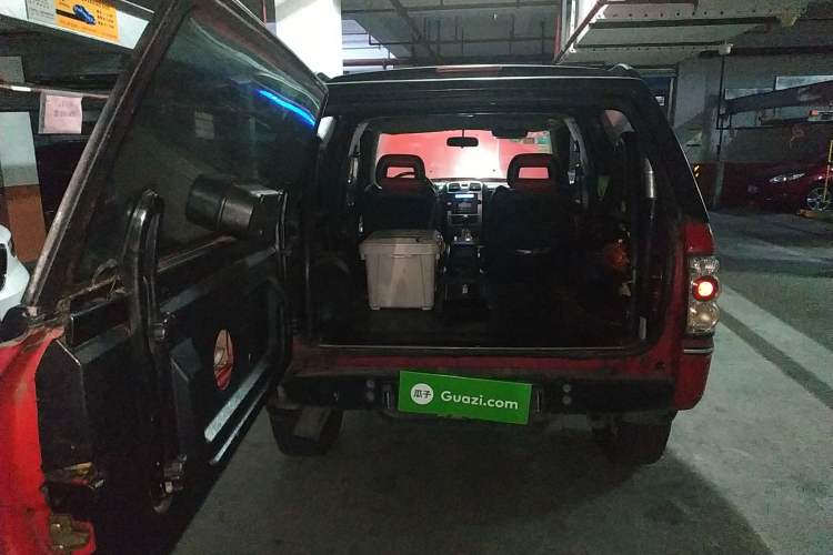 Used Land X9 2009 2.5T VM Two-Wheel Drive Diesel Version Trunk
