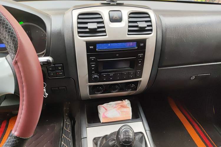 Used Land X9 2009 2.5T VM Two-Wheel Drive Diesel Version Audio And AC Panel