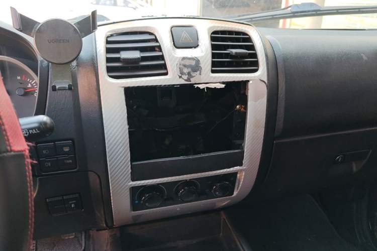 Used Land X9 2009 2.5T VM Four-Wheel Drive Diesel Version Audio And AC Panel